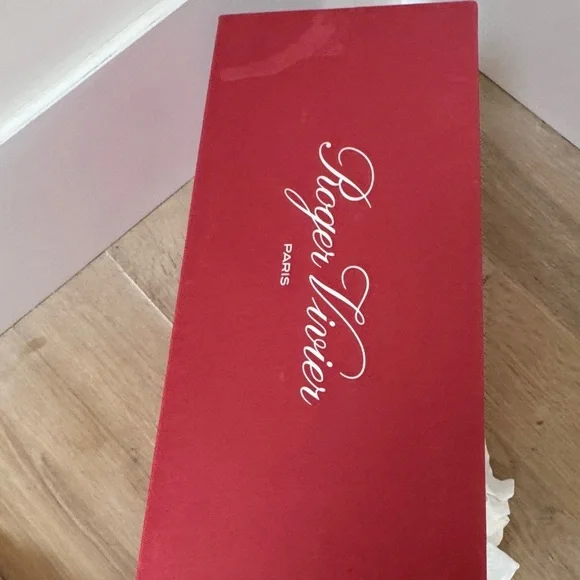 Roger Vivier Brown Pumps with Signature Buckle Sz 40 - Picture 8 of 9